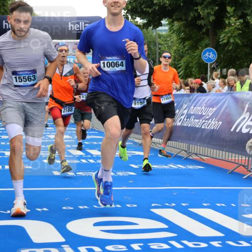 29.06.2025 - hella hamburg halbmarathon Strokosch-Dieckow http://msf.ph/oto/8483447 29.06.2025 10:45:18 Ziel 1697, 2188, 2367, 2470, 3186, 5706, 6054, 6375, 9105, 10064, 11469, 12643, 12783, 14703, 15563, 15636, 15651, 15741, 15760, 16513, 17499, 18407 meine-sportfotos.de