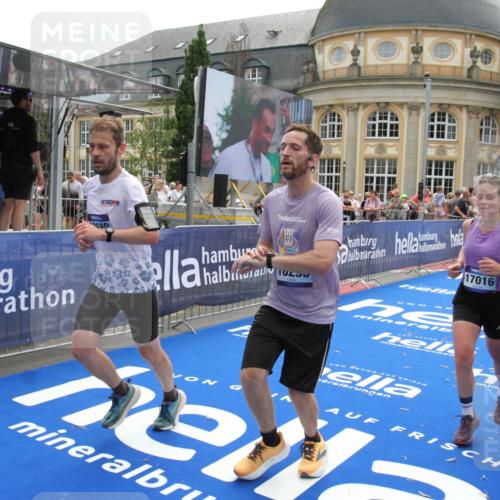 29.06.2025 - hella hamburg halbmarathon Michael Strokosch http://msf.ph/oto/8483509 29.06.2025 10:42:37 Ziel 1209, 1735, 1962, 4235, 7508, 13446, 13483, 16295, 16333, 17016, 17733, 18275, 18632, 18680 meine-sportfotos.de