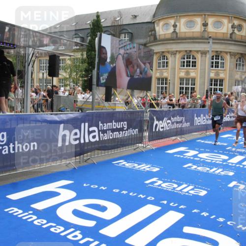 29.06.2025 - hella hamburg halbmarathon Michael Strokosch http://msf.ph/oto/8483555 29.06.2025 10:42:39 Ziel 1700, 1735, 4235, 7508, 13483, 16295, 17000, 17016, 18275, 18632, 18680 meine-sportfotos.de