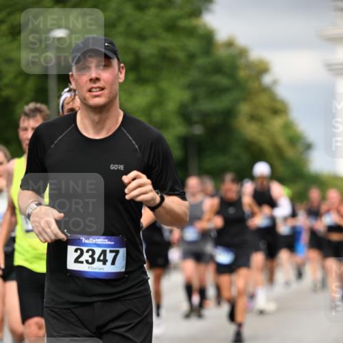 29.06.2025 - hella hamburg halbmarathon Dr. Thomas Lammeyer http://msf.ph/oto/8483590 29.06.2025 10:20:45 Kennedybrücke 1117, 1240, 1602, 1825, 2347, 2912, 3023, 3030, 3088, 3134, 3156, 3176, 3484, 3687, 5036, 5037, 6024, 6742, 7257, 7358, 7360, 7376, 7792, 7924, 7928, 8263, 8317, 8619, 8707, 8847, 8857, 9091, 9208, 9332, 9492, 9664, 9675, 9676, 9891, 10076, 10165, 10314, 10317, 10320, 10391, 10575, 10926, 11236, 11335, 11344, 11345, 11410, 11428 meine-sportfotos.de