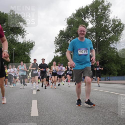 29.06.2025 - hella hamburg halbmarathon Luisa Fischer http://msf.ph/oto/8483727 29.06.2025 10:51:20 Kennedybrücke 5413, 2994, 3468, 2555, 13861, 9018, 219, 1045, 1434, 2148, 2195, 2418, 2994, 3468, 3504, 4037, 4588, 8948, 9018, 10075 meine-sportfotos.de