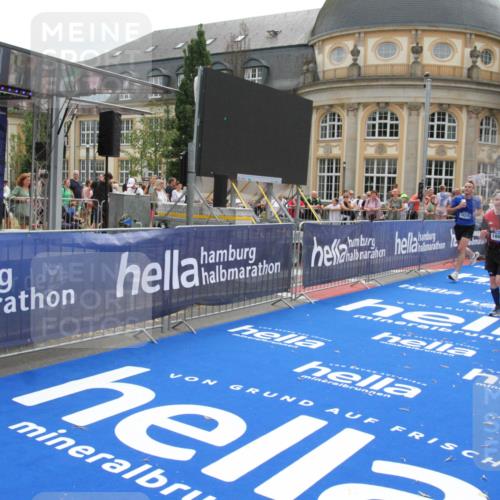 29.06.2025 - hella hamburg halbmarathon Michael Strokosch http://msf.ph/oto/8483768 29.06.2025 10:42:42 Ziel 1700, 1735, 4235, 7508, 9371, 9534, 13483, 17000, 18275, 18632 meine-sportfotos.de