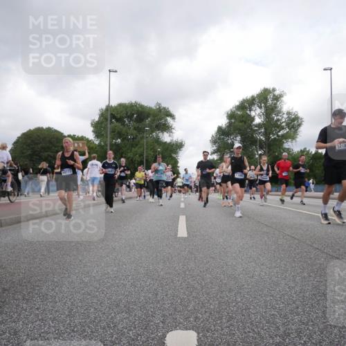 29.06.2025 - hella hamburg halbmarathon Luisa Fischer http://msf.ph/oto/8483814 29.06.2025 10:51:22 Kennedybrücke 10772, 9687, 13861, 12104, 1045, 1434, 2148, 2195, 2418, 2994, 3468, 3504, 4037, 4588, 5886, 7412, 8310, 8948, 9018, 10075 meine-sportfotos.de