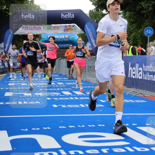 29.06.2025 - hella hamburg halbmarathon Strokosch-Dieckow http://msf.ph/oto/8483860 29.06.2025 10:45:14 Ziel 2188, 2270, 2367, 2470, 3186, 5706, 6054, 6375, 6575, 6819, 7087, 9105, 9302, 10064, 11469, 12783, 15563, 15636, 15651, 15741, 15760, 16513, 16685, 16689, 17120, 17499, 17960, 18346, 18718 meine-sportfotos.de