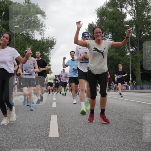 29.06.2025 - hella hamburg halbmarathon Luisa Fischer http://msf.ph/oto/8483954 29.06.2025 10:51:25 Kennedybrücke 56, 3403, 8774, 2345, 6368, 3504, 1045, 1645, 2148, 2195, 2994, 3468, 3504, 3933, 4037, 4588, 5886, 7412, 8310, 8948, 9696 meine-sportfotos.de