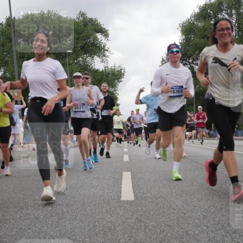 29.06.2025 - hella hamburg halbmarathon Luisa Fischer http://msf.ph/oto/8483969 29.06.2025 10:51:26 Kennedybrücke 5621, 4806, 145, 7412, 16368, 11, 1045, 1645, 2148, 2195, 2994, 3468, 3504, 3933, 4037, 4588, 5886, 7412, 8310, 8948, 9696 meine-sportfotos.de