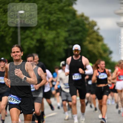 29.06.2025 - hella hamburg halbmarathon Dr. Thomas Lammeyer http://msf.ph/oto/8483995 29.06.2025 10:20:48 Kennedybrücke 1117, 1240, 1602, 1825, 2347, 2912, 3023, 3030, 3088, 3134, 3450, 3687, 5036, 5037, 6024, 6742, 6948, 7257, 7358, 7360, 7376, 7792, 7924, 7928, 8263, 8317, 8513, 8619, 8847, 8857, 9091, 9208, 9332, 9492, 9664, 9675, 9676, 9891, 10076, 10165, 10314, 10317, 10320, 10391, 10575, 10926, 11236, 11335, 11410, 11428 meine-sportfotos.de