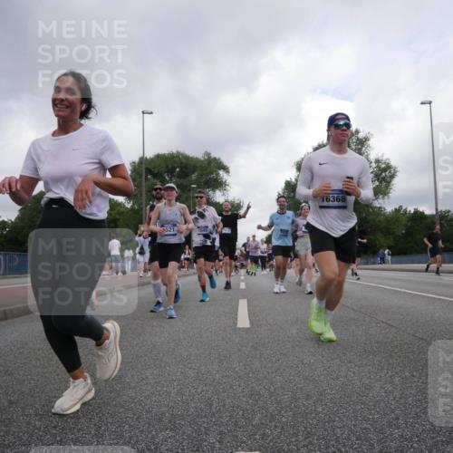 29.06.2025 - hella hamburg halbmarathon Luisa Fischer http://msf.ph/oto/8484011 29.06.2025 10:51:26 Kennedybrücke 621, 1045, 7412, 16368, 1045, 1645, 2148, 2195, 2994, 3468, 3504, 3933, 4037, 4588, 5886, 7412, 8310, 8948, 9696 meine-sportfotos.de