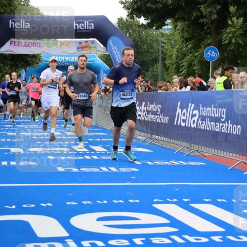 29.06.2025 - hella hamburg halbmarathon Strokosch-Dieckow http://msf.ph/oto/8484052 29.06.2025 10:45:12 Ziel 2188, 2270, 4997, 5706, 6054, 6375, 6575, 6819, 7087, 9105, 9302, 10064, 10313, 12783, 15365, 15563, 15636, 15651, 15741, 15760, 16513, 16685, 16689, 17120, 17960, 18346, 18718 meine-sportfotos.de
