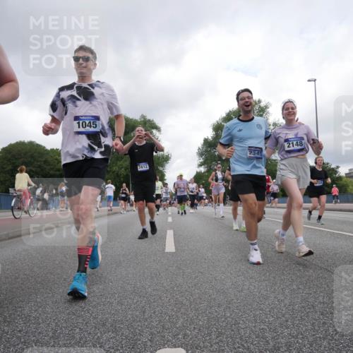 29.06.2025 - hella hamburg halbmarathon Luisa Fischer http://msf.ph/oto/8484082 29.06.2025 10:51:28 Kennedybrücke 26, 910, 1045, 7412, 2345, 2148, 04, 1045, 1246, 1639, 1645, 2148, 2627, 2994, 3504, 3933, 4037, 4588, 5886, 7412, 7970, 8310, 8948, 9696 meine-sportfotos.de