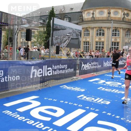 29.06.2025 - hella hamburg halbmarathon Michael Strokosch http://msf.ph/oto/8484098 29.06.2025 10:42:51 Ziel 5011, 5477, 7105, 13398, 13725, 14447, 14560, 14813, 15297, 15301, 15851 meine-sportfotos.de