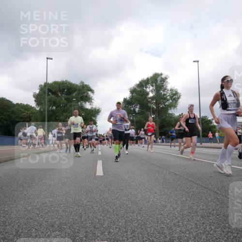 29.06.2025 - hella hamburg halbmarathon Luisa Fischer http://msf.ph/oto/8484201 29.06.2025 10:51:31 Kennedybrücke 7403, 8774, 11730, 18001, 8310, 11, 8948, 1246, 1639, 1645, 2148, 2627, 2704, 3504, 3933, 4856, 5886, 7412, 7970, 8310, 8948, 9696 meine-sportfotos.de
