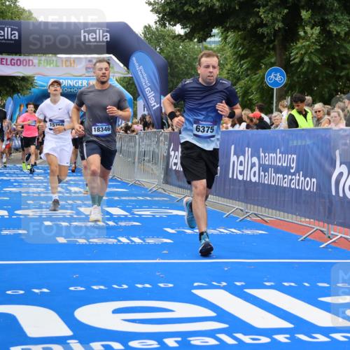 29.06.2025 - hella hamburg halbmarathon Strokosch-Dieckow http://msf.ph/oto/8484296 29.06.2025 10:45:12 Ziel 2188, 2270, 4997, 5706, 6054, 6375, 6575, 6819, 7087, 9105, 9302, 10064, 10313, 12783, 15365, 15563, 15636, 15651, 15741, 15760, 16513, 16685, 16689, 17120, 17960, 18346, 18718 meine-sportfotos.de