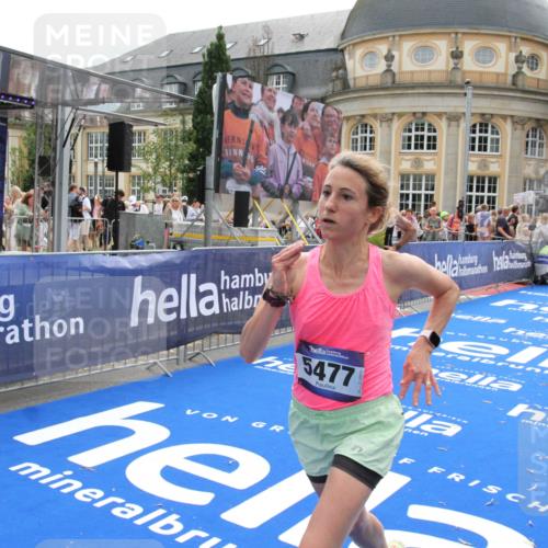 29.06.2025 - hella hamburg halbmarathon Michael Strokosch http://msf.ph/oto/8484363 29.06.2025 10:42:58 Ziel 4823, 5011, 5477, 7035, 13398, 14447, 14849, 18559, 18659 meine-sportfotos.de