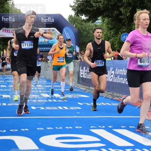 29.06.2025 - hella hamburg halbmarathon Strokosch-Dieckow http://msf.ph/oto/8484588 29.06.2025 10:45:10 Ziel 2188, 2270, 3917, 4997, 6054, 6375, 6575, 6819, 7087, 9302, 9710, 10064, 10313, 10741, 12783, 13919, 15365, 15563, 15636, 15651, 15741, 15760, 16513, 16685, 16689, 17120, 17960, 18346, 18718 meine-sportfotos.de