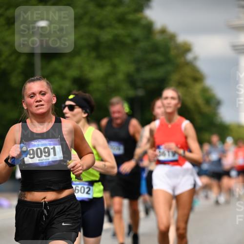 29.06.2025 - hella hamburg halbmarathon Dr. Thomas Lammeyer http://msf.ph/oto/8484629 29.06.2025 10:20:52 Kennedybrücke 1117, 1240, 1602, 1825, 2347, 2912, 3023, 3088, 3450, 3622, 3687, 5036, 5037, 6488, 6948, 7257, 7358, 7360, 7376, 7924, 7928, 8263, 8317, 8513, 8619, 8857, 9091, 9208, 9332, 9492, 9664, 9675, 9676, 9891, 10076, 10165, 10314, 10317, 10320, 10391, 10926, 11335, 11410, 11428 meine-sportfotos.de