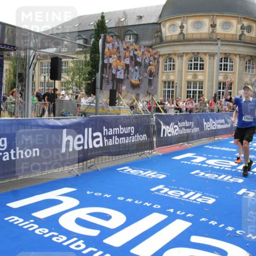 29.06.2025 - hella hamburg halbmarathon Michael Strokosch http://msf.ph/oto/8484670 29.06.2025 10:43:09 Ziel 4229, 6721, 7451, 9833, 10251, 10469, 11177, 12153, 12657, 12723, 12776, 12839, 15255, 17177, 19038 meine-sportfotos.de