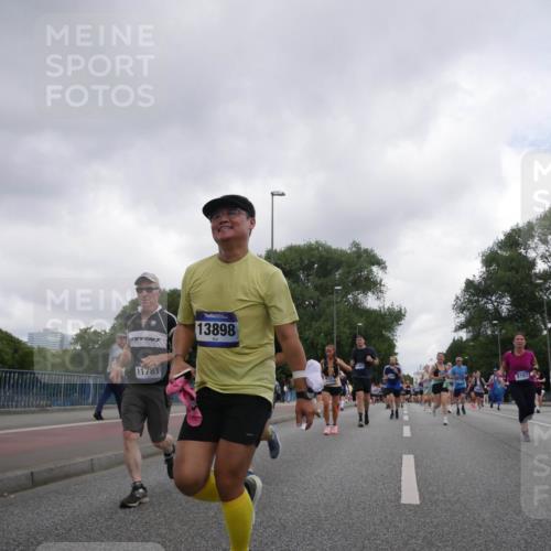 29.06.2025 - hella hamburg halbmarathon Luisa Fischer http://msf.ph/oto/8484696 29.06.2025 10:51:42 Kennedybrücke 11781, 13898, 17216, 9787, 13914, 1463, 2704, 3049, 3077, 4856, 5952, 6950, 7427, 8077, 9775, 9787, 10366 meine-sportfotos.de