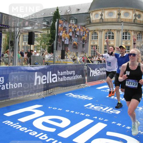 29.06.2025 - hella hamburg halbmarathon Michael Strokosch http://msf.ph/oto/8484699 29.06.2025 10:43:10 Ziel 4229, 6721, 7026, 7451, 9833, 10251, 10469, 11177, 12153, 12657, 12723, 12776, 12839, 15255, 17177, 19038 meine-sportfotos.de