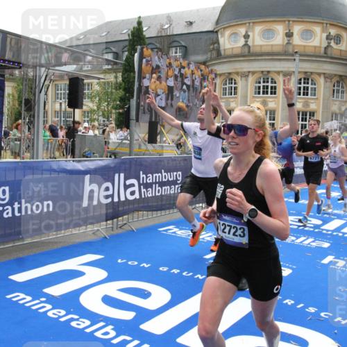 29.06.2025 - hella hamburg halbmarathon Michael Strokosch http://msf.ph/oto/8484720 29.06.2025 10:43:10 Ziel 4229, 6721, 7026, 7451, 9833, 10251, 10469, 11177, 12153, 12657, 12723, 12776, 12839, 15255, 17177, 19038 meine-sportfotos.de