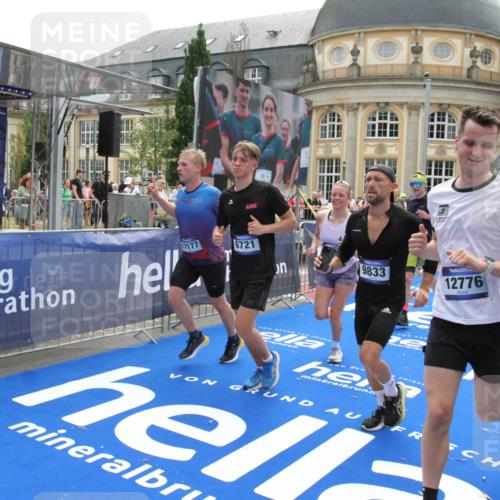 29.06.2025 - hella hamburg halbmarathon Michael Strokosch http://msf.ph/oto/8484790 29.06.2025 10:43:11 Ziel 4229, 6721, 7026, 7093, 7451, 9833, 10251, 11177, 12153, 12657, 12723, 12776, 12839, 15255, 15706, 17177, 19038 meine-sportfotos.de