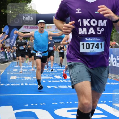 29.06.2025 - hella hamburg halbmarathon Strokosch-Dieckow http://msf.ph/oto/8484812 29.06.2025 10:45:05 Ziel 1171, 2270, 3917, 4997, 6266, 6375, 6575, 6819, 7087, 7709, 7843, 9302, 9710, 10313, 10741, 11688, 13919, 15334, 15365, 15651, 16058, 16685, 16689, 17120, 17381, 17544, 17960, 18346, 18718 meine-sportfotos.de