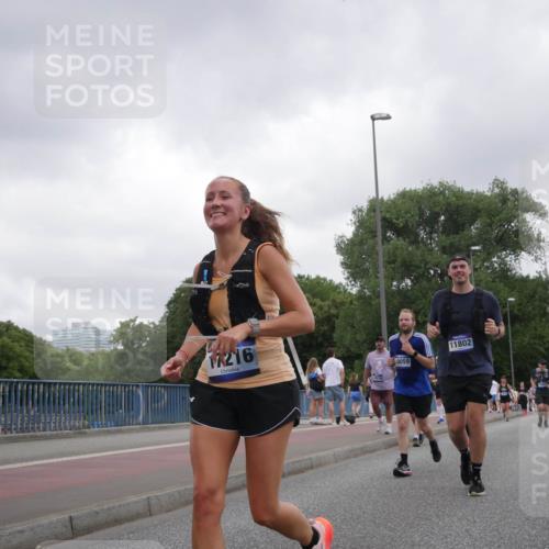 29.06.2025 - hella hamburg halbmarathon Luisa Fischer http://msf.ph/oto/8484826 29.06.2025 10:51:45 Kennedybrücke 17216, 10059, 11802, 1463, 3049, 3077, 3215, 5714, 5952, 6950, 7427, 8077, 9775, 9787, 10366 meine-sportfotos.de