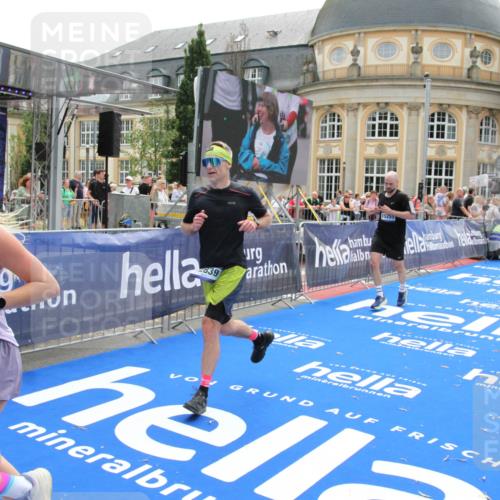 29.06.2025 - hella hamburg halbmarathon Michael Strokosch http://msf.ph/oto/8484868 29.06.2025 10:43:12 Ziel 1675, 4229, 6721, 7026, 7093, 7451, 9833, 10251, 11177, 12153, 12657, 12723, 12776, 12839, 15255, 15706, 17177, 18304, 19038 meine-sportfotos.de