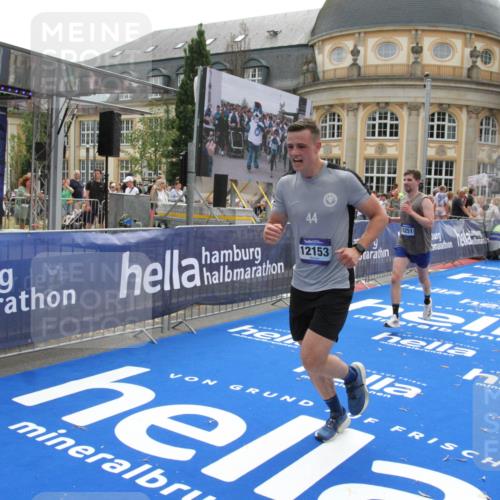 29.06.2025 - hella hamburg halbmarathon Michael Strokosch http://msf.ph/oto/8484932 29.06.2025 10:43:15 Ziel 1675, 7026, 7093, 7451, 10251, 11177, 12153, 15255, 15706, 16314, 18304 meine-sportfotos.de