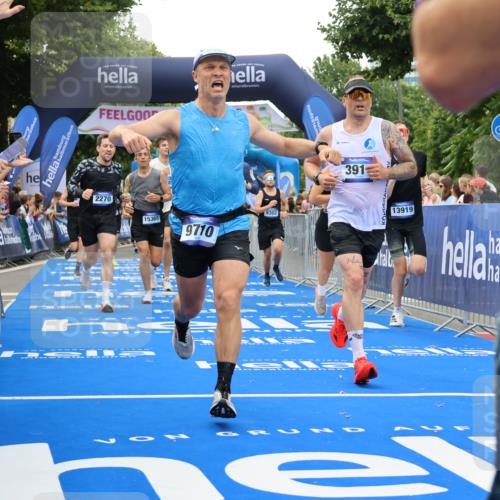 29.06.2025 - hella hamburg halbmarathon Strokosch-Dieckow http://msf.ph/oto/8484976 29.06.2025 10:45:05 Ziel 1171, 2270, 3917, 4997, 6266, 6375, 6575, 6819, 7087, 7709, 7843, 9302, 9710, 10313, 10741, 11688, 13919, 15334, 15365, 15651, 16058, 16685, 16689, 17120, 17381, 17544, 17960, 18346, 18718 meine-sportfotos.de
