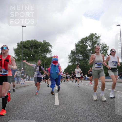 29.06.2025 - hella hamburg halbmarathon Luisa Fischer http://msf.ph/oto/8484978 29.06.2025 10:51:49 Kennedybrücke 16218, 76686, 16498, 18262, 18352, 1463, 1720, 3077, 3215, 5714, 6950, 9775, 10366 meine-sportfotos.de