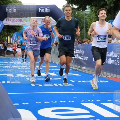 29.06.2025 - hella hamburg halbmarathon Strokosch-Dieckow http://msf.ph/oto/8484991 29.06.2025 10:45:22 Ziel 1697, 2188, 2367, 2470, 3186, 5706, 9105, 10064, 11469, 12277, 12643, 14703, 15563, 15741, 16725, 17499, 18407, 18638 meine-sportfotos.de