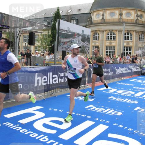 29.06.2025 - hella hamburg halbmarathon Michael Strokosch http://msf.ph/oto/8485025 29.06.2025 10:43:17 Ziel 1675, 7026, 7093, 10099, 10251, 11177, 12153, 15706, 16314, 16997, 18304 meine-sportfotos.de