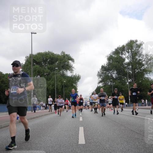 29.06.2025 - hella hamburg halbmarathon Luisa Fischer http://msf.ph/oto/8485051 29.06.2025 10:51:53 Kennedybrücke 1635, 18480, 3215, 5714, 1463, 1701, 1720, 3215, 5010, 5714, 7394, 9552, 9691, 10794 meine-sportfotos.de