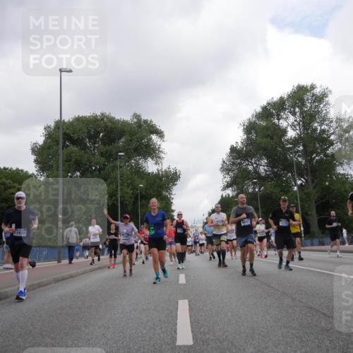 29.06.2025 - hella hamburg halbmarathon Luisa Fischer http://msf.ph/oto/8485069 29.06.2025 10:51:54 Kennedybrücke 12630, 5585, 1756, 9691, 16722, 18480, 3215, 1463, 1701, 1720, 3215, 5010, 5714, 7394, 9552, 9691, 10794 meine-sportfotos.de