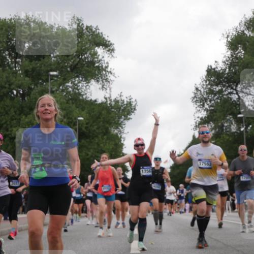 29.06.2025 - hella hamburg halbmarathon Luisa Fischer http://msf.ph/oto/8485112 29.06.2025 10:51:55 Kennedybrücke 2792, 5585, 2037, 18357, 1756, 14262, 17563, 1701, 9691, 1392, 1701, 1720, 3215, 5010, 5714, 7394, 9552, 9691, 10794 meine-sportfotos.de