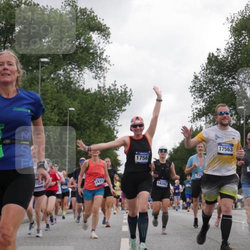 29.06.2025 - hella hamburg halbmarathon Luisa Fischer http://msf.ph/oto/8485123 29.06.2025 10:51:56 Kennedybrücke 70, 6, 15357, 17562, 18282, 739, 17563, 1701, 17957, 1157, 1392, 1701, 1720, 3215, 4327, 5010, 5714, 7394, 9552, 9691, 10794 meine-sportfotos.de