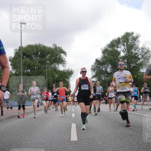 29.06.2025 - hella hamburg halbmarathon Luisa Fischer http://msf.ph/oto/8485152 29.06.2025 10:51:57 Kennedybrücke 205, 17046, 13675, 15743, 15357, 17562, 7394, 7593, 282, 17563, 575010, 969, 1157, 1392, 1701, 1720, 3215, 4327, 5010, 5714, 7394, 9552, 9691, 10794 meine-sportfotos.de
