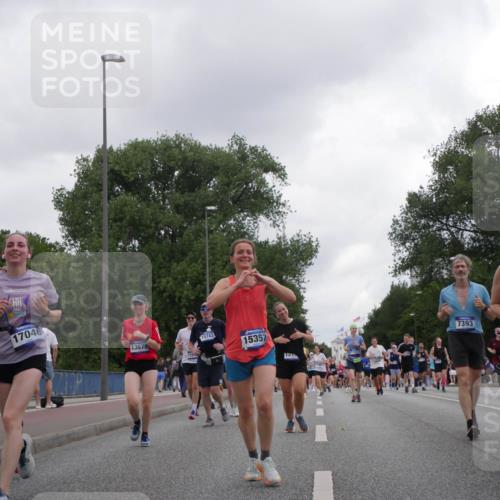 29.06.2025 - hella hamburg halbmarathon Luisa Fischer http://msf.ph/oto/8485189 29.06.2025 10:51:59 Kennedybrücke 17046, 13675, 15743, 15357, 1215, 1157, 7393, 8282, 1157, 1392, 1701, 1720, 4327, 5010, 7394, 8719, 9552, 9691, 10794 meine-sportfotos.de