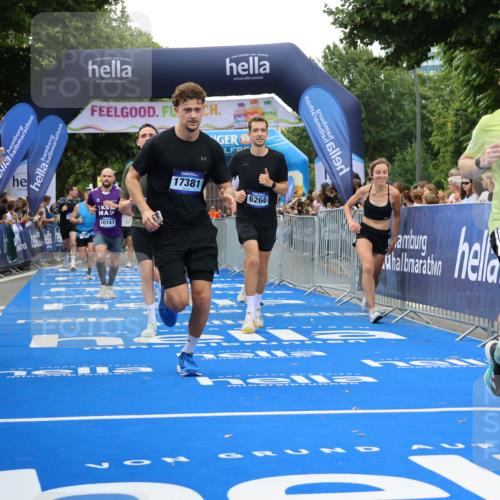 29.06.2025 - hella hamburg halbmarathon Strokosch-Dieckow http://msf.ph/oto/8485205 29.06.2025 10:45:01 Ziel 1171, 1424, 1520, 2270, 2890, 3917, 4997, 6266, 7709, 7843, 9030, 9302, 9710, 10313, 10741, 11688, 13919, 15334, 15365, 16058, 16685, 16689, 17381, 17382, 17544, 18055 meine-sportfotos.de