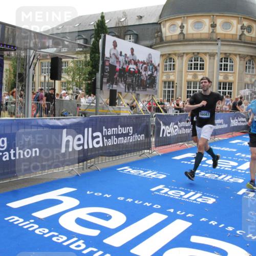 29.06.2025 - hella hamburg halbmarathon Michael Strokosch http://msf.ph/oto/8485300 29.06.2025 10:43:23 Ziel 2653, 3109, 3124, 3146, 10099, 13348, 15921, 16314, 16720, 16997, 18274, 18987, 19009 meine-sportfotos.de