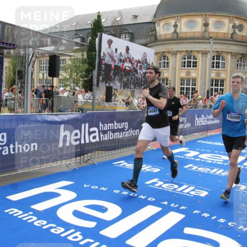 29.06.2025 - hella hamburg halbmarathon Michael Strokosch http://msf.ph/oto/8485328 29.06.2025 10:43:24 Ziel 2653, 3109, 3124, 3146, 10099, 10237, 13348, 15921, 16314, 16720, 16997, 17391, 18274, 18987, 19009, 19051 meine-sportfotos.de