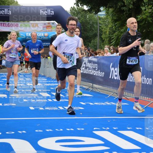 29.06.2025 - hella hamburg halbmarathon Strokosch-Dieckow http://msf.ph/oto/8485351 29.06.2025 10:45:21 Ziel 1697, 2188, 2367, 2470, 3186, 5706, 9105, 10064, 11469, 12277, 12643, 12783, 14703, 15563, 15636, 15741, 15760, 16513, 16725, 17499, 18407, 18638 meine-sportfotos.de