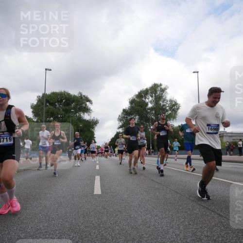29.06.2025 - hella hamburg halbmarathon Luisa Fischer http://msf.ph/oto/8485487 29.06.2025 10:52:09 Kennedybrücke 8719, 6143, 10081, 14623, 135, 12173, 117, 16965, 1142, 1157, 1174, 1175, 2067, 3486, 4327, 7532, 8719 meine-sportfotos.de