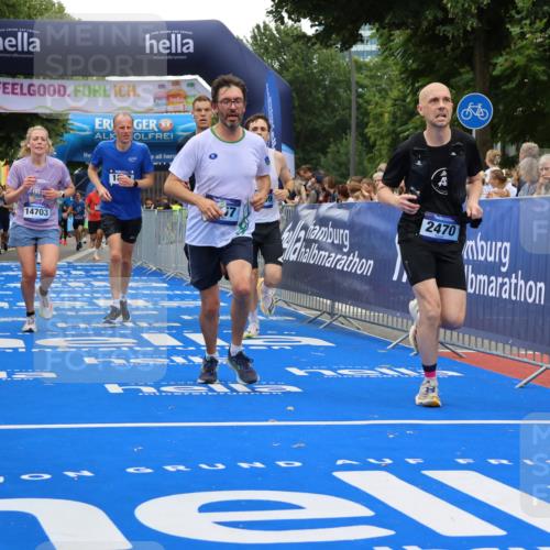 29.06.2025 - hella hamburg halbmarathon Strokosch-Dieckow http://msf.ph/oto/8485506 29.06.2025 10:45:21 Ziel 1697, 2188, 2367, 2470, 3186, 5706, 9105, 10064, 11469, 12277, 12643, 12783, 14703, 15563, 15636, 15741, 15760, 16513, 16725, 17499, 18407, 18638 meine-sportfotos.de