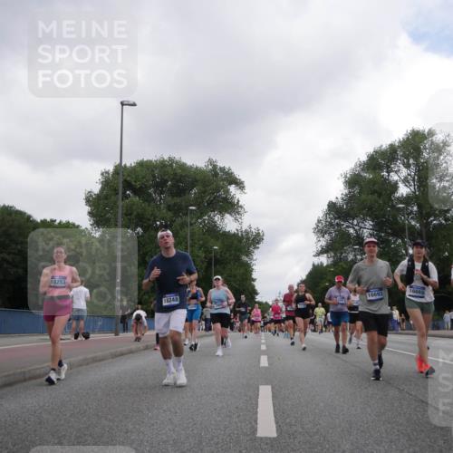 29.06.2025 - hella hamburg halbmarathon Luisa Fischer http://msf.ph/oto/8485571 29.06.2025 10:52:11 Kennedybrücke 143, 18253, 18248, 486, 13399, 16693, 16669, 17930, 1142, 1174, 1175, 2067, 3486, 7532, 8719 meine-sportfotos.de