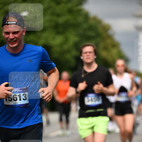 29.06.2025 - hella hamburg halbmarathon Dr. Thomas Lammeyer http://msf.ph/oto/8485706 29.06.2025 10:21:03 Kennedybrücke 1117, 1240, 1403, 1602, 1825, 3088, 3450, 3622, 5037, 5390, 6126, 6128, 6328, 6488, 6522, 6941, 6948, 7114, 7115, 7257, 7345, 7360, 7376, 7924, 7928, 8317, 8513, 8619, 8983, 9091, 9208, 9259, 9664, 9675, 9676, 10165, 10314, 10317, 10320, 10377, 10391, 10592, 10735, 10926, 11335, 11410 meine-sportfotos.de