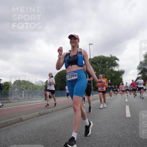 29.06.2025 - hella hamburg halbmarathon Luisa Fischer http://msf.ph/oto/8485763 29.06.2025 10:52:16 Kennedybrücke 2756, 13399, 15489, 1142, 1626, 2475, 3383, 3486, 5551, 7532, 9341 meine-sportfotos.de
