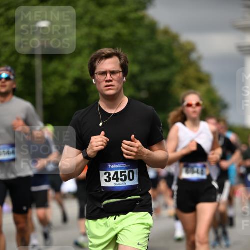 29.06.2025 - hella hamburg halbmarathon Dr. Thomas Lammeyer http://msf.ph/oto/8485764 29.06.2025 10:21:04 Kennedybrücke 1117, 1240, 1403, 1602, 1825, 3088, 3450, 3622, 5037, 5390, 6126, 6128, 6328, 6488, 6522, 6941, 6948, 7114, 7115, 7257, 7345, 7360, 7376, 7924, 7928, 8513, 8619, 8895, 8983, 9208, 9259, 9675, 9676, 10165, 10314, 10317, 10320, 10377, 10391, 10592, 10735, 10926, 11335, 11410 meine-sportfotos.de