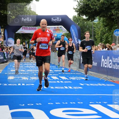 29.06.2025 - hella hamburg halbmarathon Strokosch-Dieckow http://msf.ph/oto/8485792 29.06.2025 10:44:56 Ziel 1171, 1424, 1520, 2098, 2890, 3098, 4425, 6266, 7056, 7167, 7709, 7843, 9030, 9720, 10741, 11688, 12161, 15334, 16058, 17381, 17382, 17406, 17544, 18055, 18631, 19210 meine-sportfotos.de